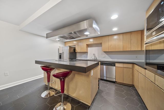 106 N High Street, 105, Columbus, OH 43215