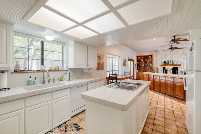 202 RIDGEWOOD DR, Georgetown, TX 78628