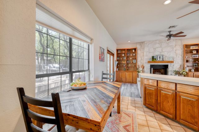 202 RIDGEWOOD DR, Georgetown, TX 78628
