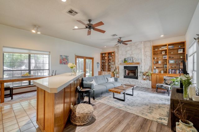 202 RIDGEWOOD DR, Georgetown, TX 78628