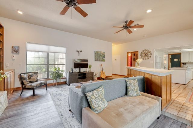202 RIDGEWOOD DR, Georgetown, TX 78628