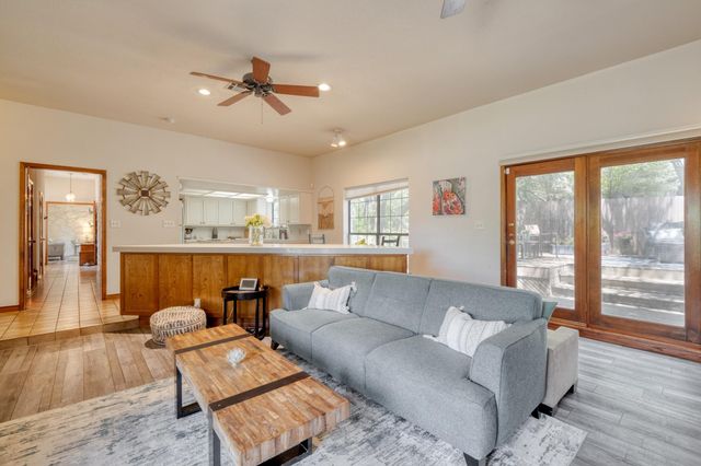202 RIDGEWOOD DR, Georgetown, TX 78628