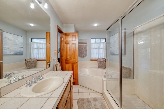 202 RIDGEWOOD DR, Georgetown, TX 78628