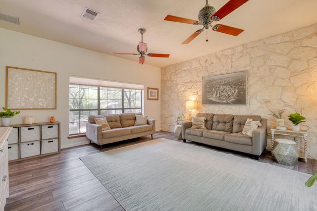 202 RIDGEWOOD DR, Georgetown, TX 78628