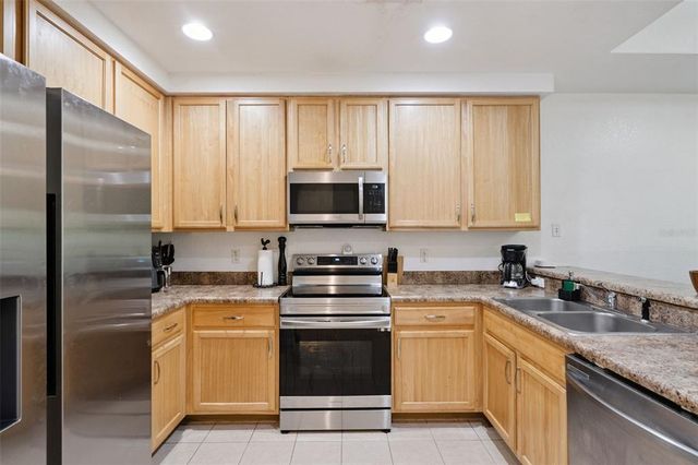 3060 PIRATES RETREAT COURT 305, Kissimmee, FL 34747