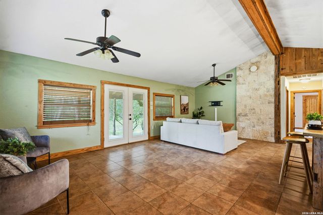 340 Rio Oak, Pipe Creek, TX 78063