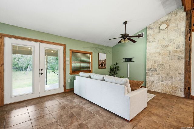 340 Rio Oak, Pipe Creek, TX 78063