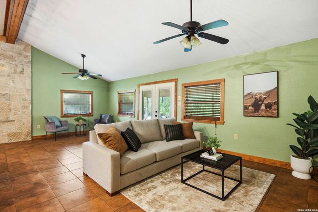 340 Rio Oak, Pipe Creek, TX 78063