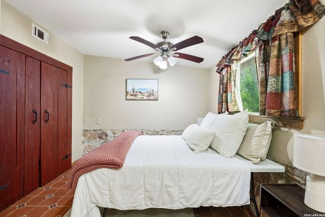 340 Rio Oak, Pipe Creek, TX 78063