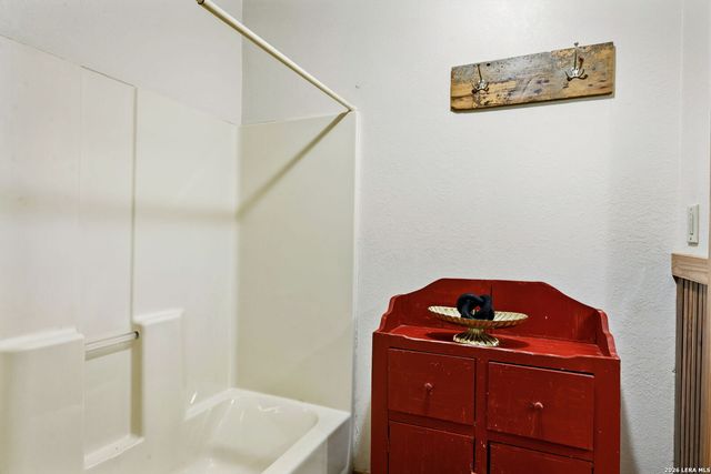 340 Rio Oak, Pipe Creek, TX 78063