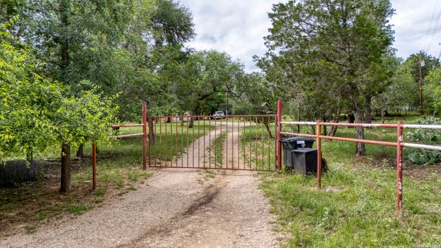 340 Rio Oak, Pipe Creek, TX 78063