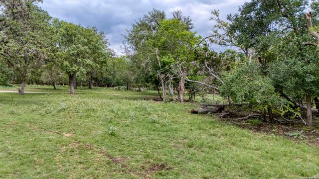 340 Rio Oak, Pipe Creek, TX 78063