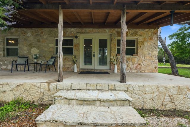 340 Rio Oak, Pipe Creek, TX 78063