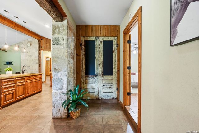 340 Rio Oak, Pipe Creek, TX 78063