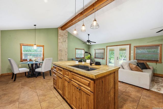 340 Rio Oak, Pipe Creek, TX 78063
