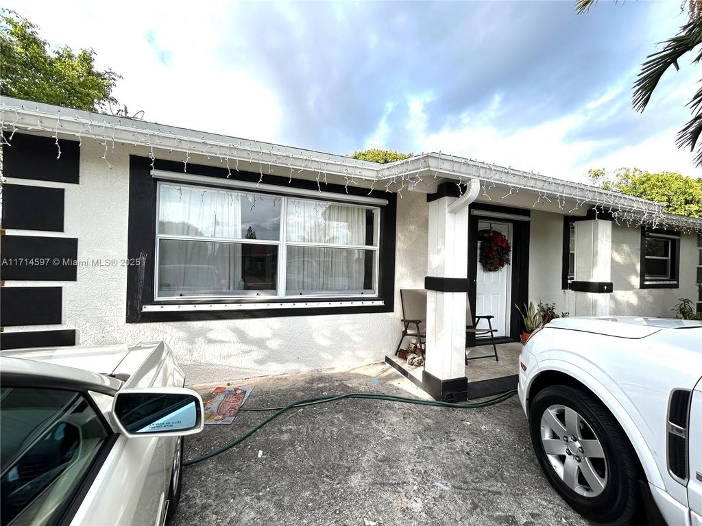 926 S 13th Ave S, Lake Worth, FL 33460