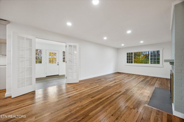 100 Pearl Rd, Oak Ridge, TN 37830