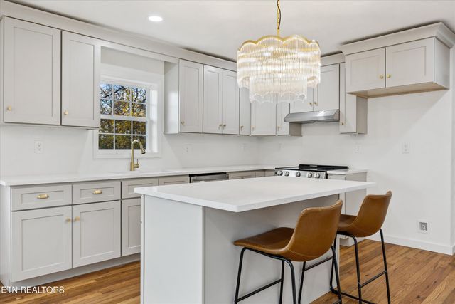 100 Pearl Rd, Oak Ridge, TN 37830