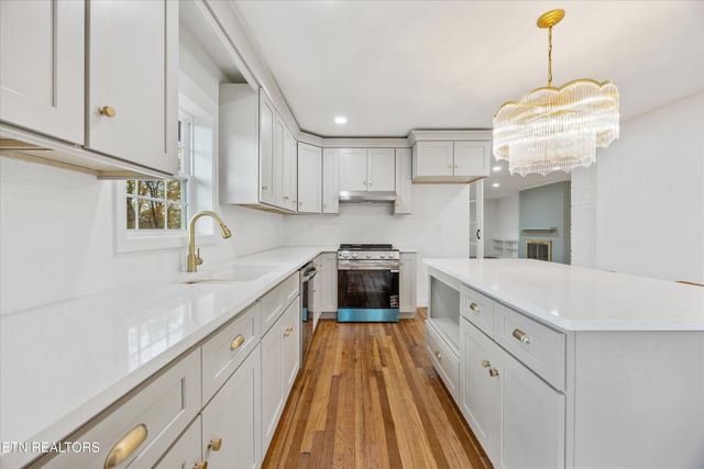 100 Pearl Rd, Oak Ridge, TN 37830