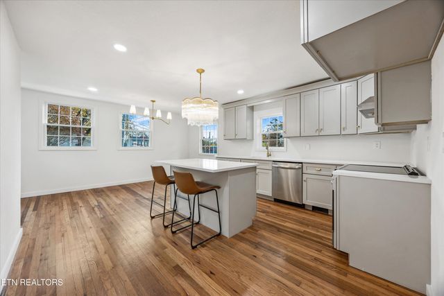 100 Pearl Rd, Oak Ridge, TN 37830