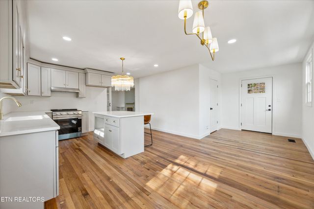 100 Pearl Rd, Oak Ridge, TN 37830