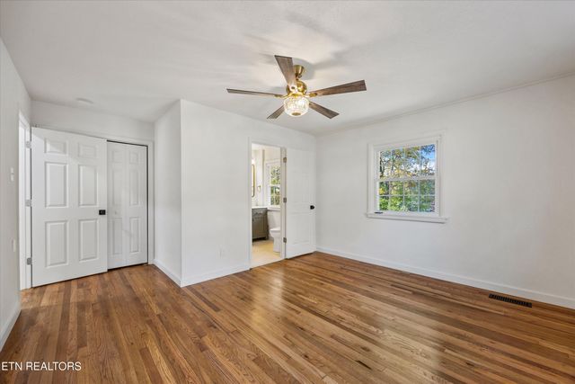 100 Pearl Rd, Oak Ridge, TN 37830