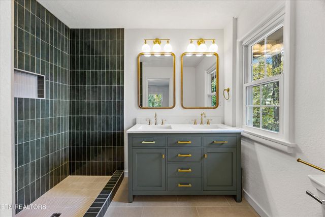 100 Pearl Rd, Oak Ridge, TN 37830