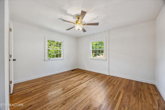 100 Pearl Rd, Oak Ridge, TN 37830