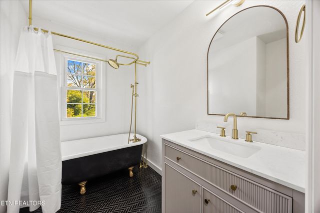 100 Pearl Rd, Oak Ridge, TN 37830