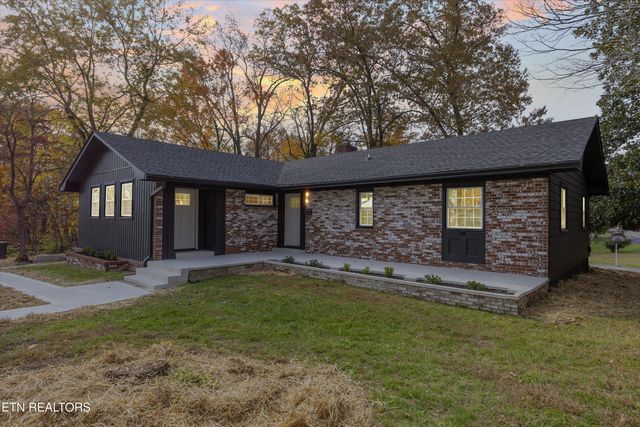 100 Pearl Rd, Oak Ridge, TN 37830