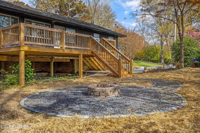 100 Pearl Rd, Oak Ridge, TN 37830