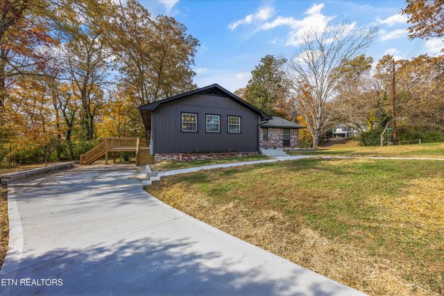 100 Pearl Rd, Oak Ridge, TN 37830