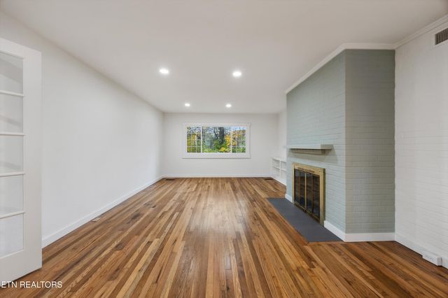 100 Pearl Rd, Oak Ridge, TN 37830