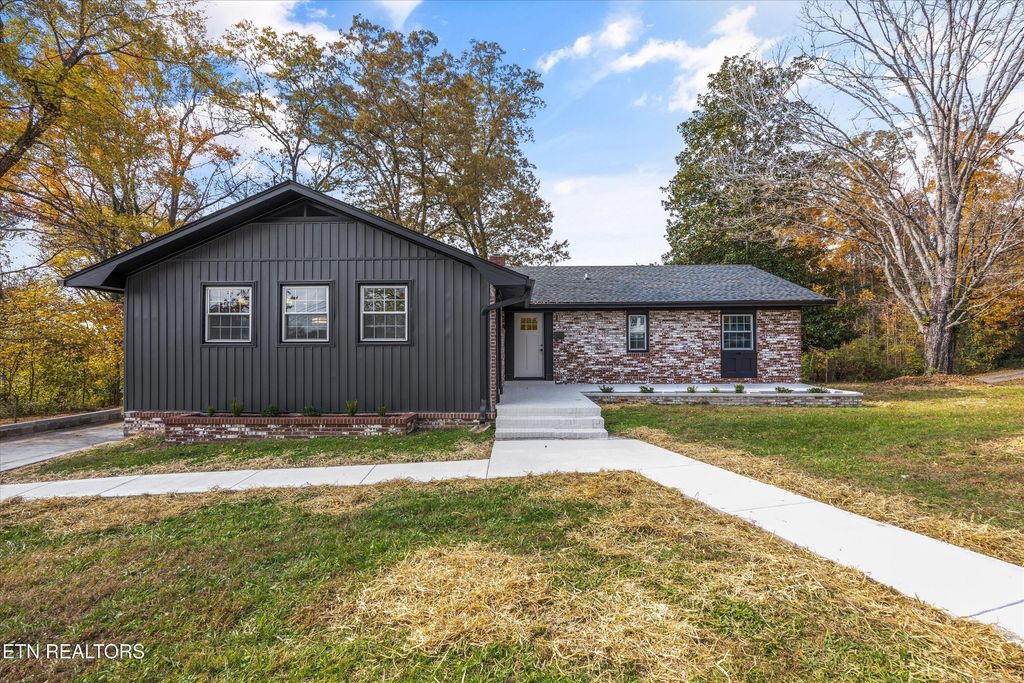 100 Pearl Rd, Oak Ridge, TN 37830