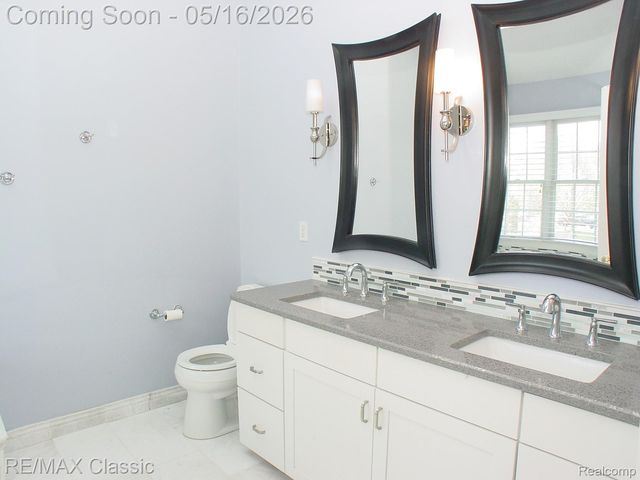 26426 Island Lake Drive 24, Novi, MI 48374