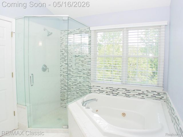 26426 Island Lake Drive 24, Novi, MI 48374