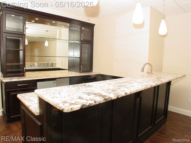 26426 Island Lake Drive 24, Novi, MI 48374