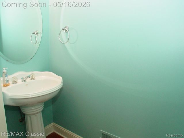 26426 Island Lake Drive 24, Novi, MI 48374