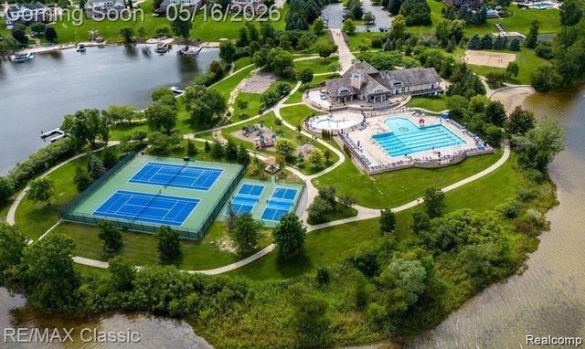 26426 Island Lake Drive 24, Novi, MI 48374