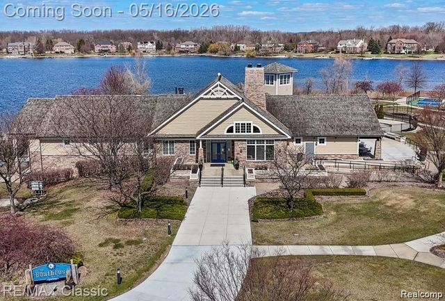 26426 Island Lake Drive 24, Novi, MI 48374