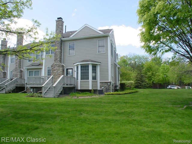26426 Island Lake Drive 24, Novi, MI 48374