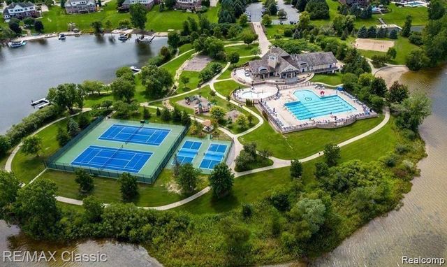 26426 Island Lake Drive 24, Novi, MI 48374