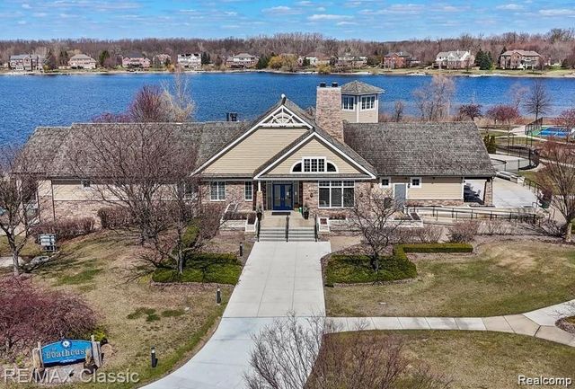 26426 Island Lake Drive 24, Novi, MI 48374