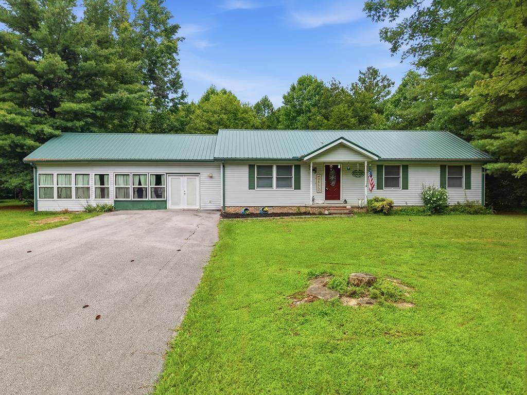 330 Deerfield Rd, Sparta, TN 38583
