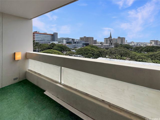 1212 Punahou Street 705, Honolulu, HI 96826