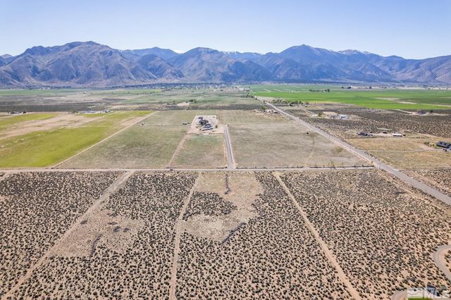 16 Hawk View Drive, Wellington, NV 89444