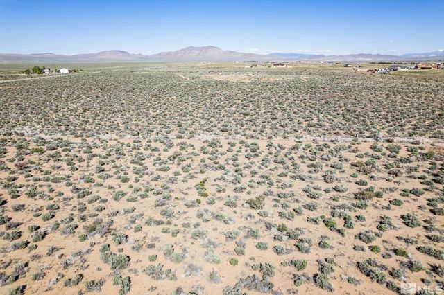 16 Hawk View Drive, Wellington, NV 89444