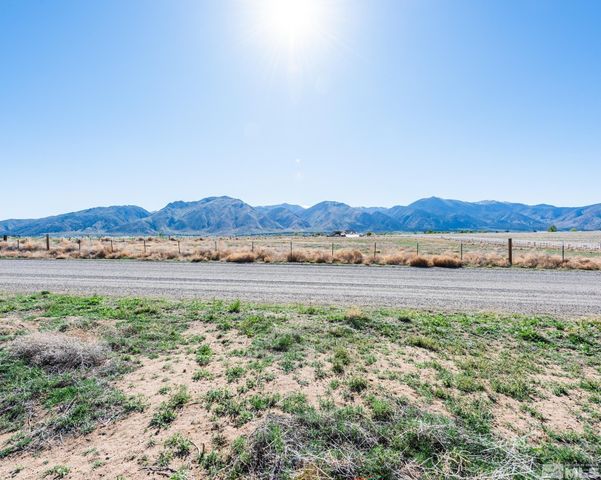 16 Hawk View Drive, Wellington, NV 89444