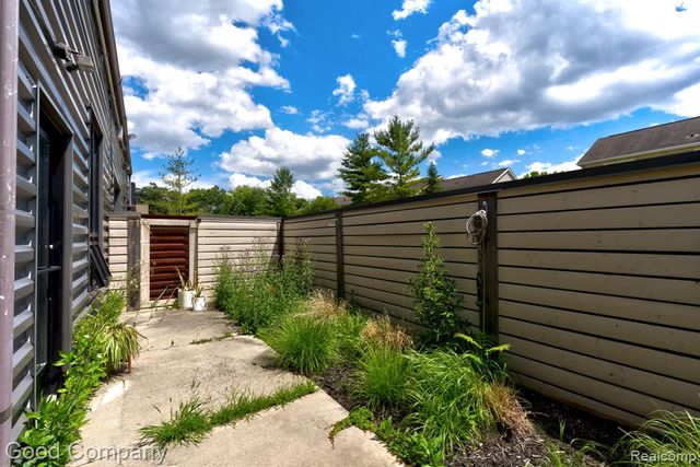 1300 Batavia Avenue 2, Royal Oak, MI 48067