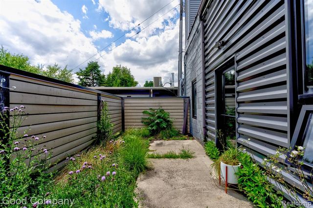 1300 Batavia Avenue 2, Royal Oak, MI 48067